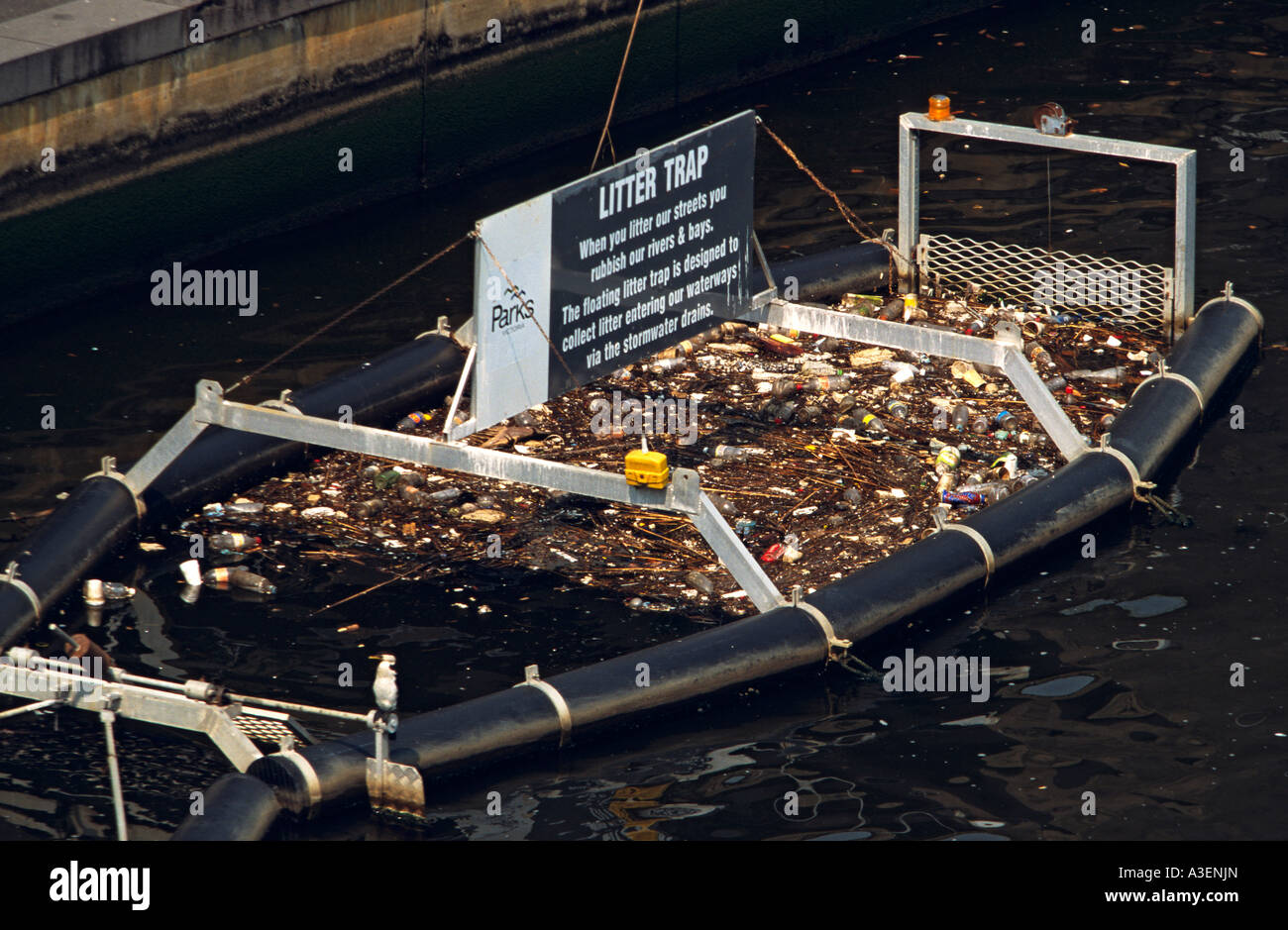 Fiume trappola di lettiera, Melbourne Australia Foto Stock