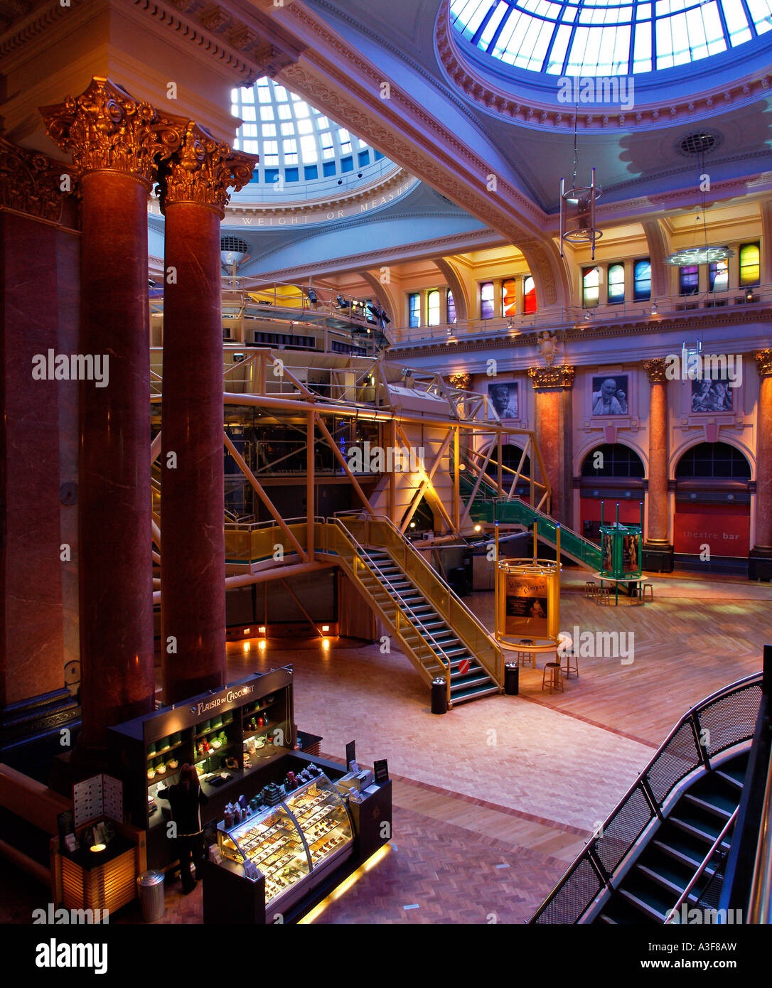 Royal Exchange Theatre entro il Royal Exchange St Ann's Square Manchester Inghilterra England Foto Stock