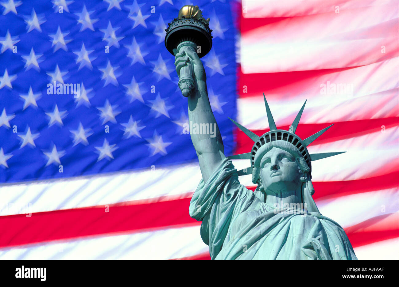 USA la Statua della Libertà con la bandiera degli Stati Uniti Foto Stock
