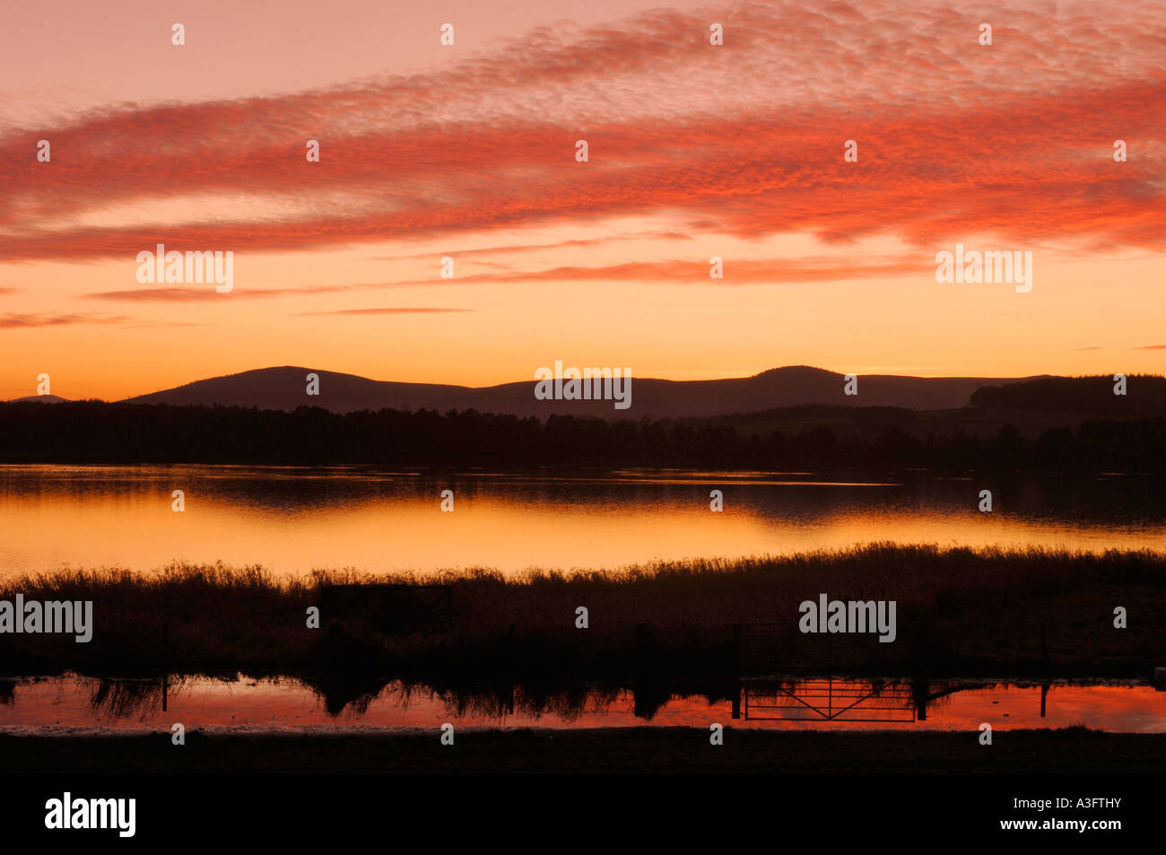 Sunset Loch di Skene XPL 4606-433 Foto Stock