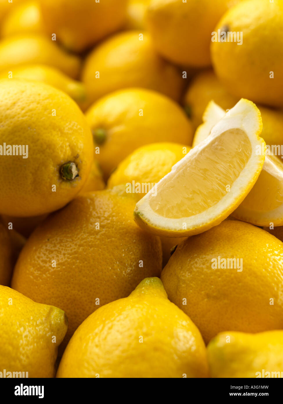 Un mucchio di italiano amalfi limoni organica frutta cibo editoriale close up Foto Stock