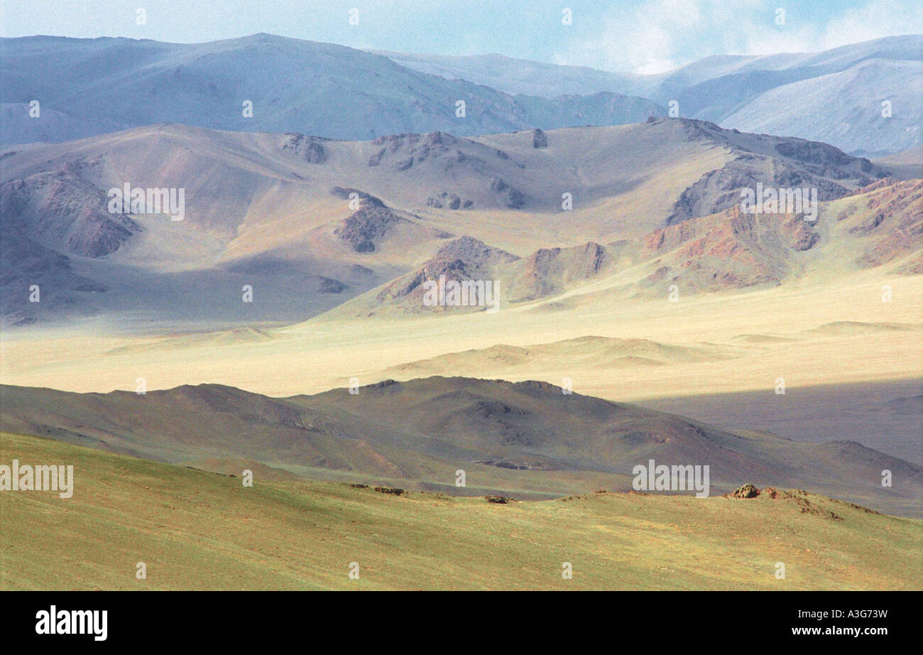 Altai mongolo (Mongolo Nuruu Altayn) montagne. Ulgii aimak (centro amministrativo) Baian-Olgii aimag (provincia) ad ovest della Mongolia Foto Stock