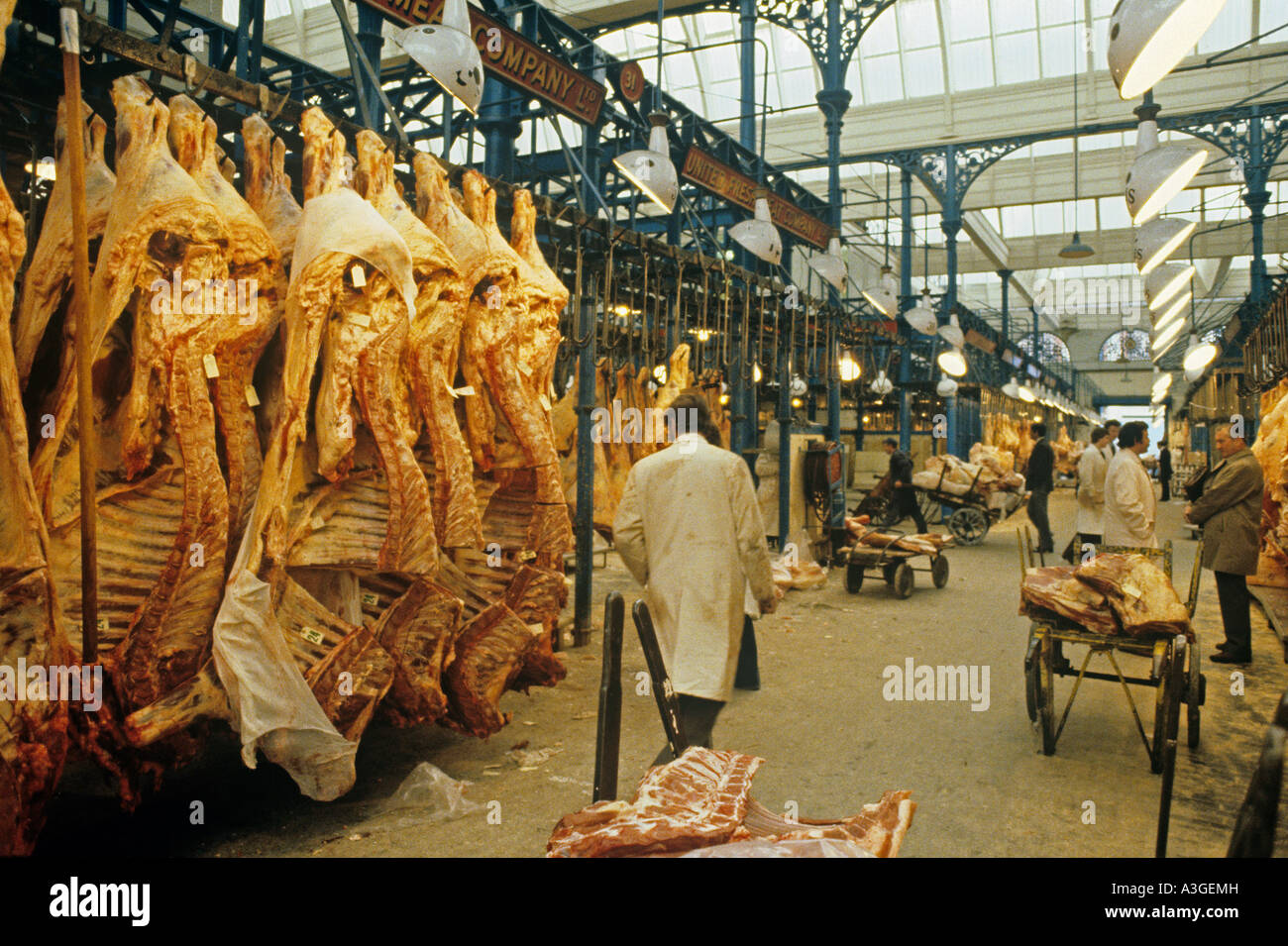 Smithfield Market circa 1982 più fresche per Londra è andato attraverso il commercio all'ingrosso sul mercato della carne di Smithfield Foto Stock
