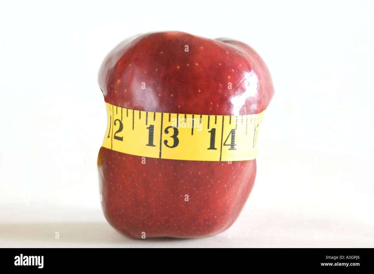 Vista il concetto di mela rossa sul nastro di misurazione Foto Stock