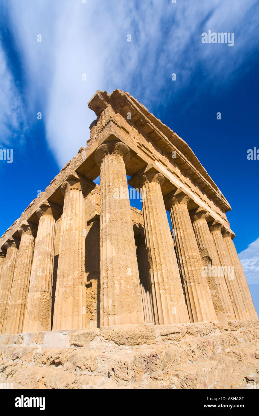 Agrigento Valle dei templi greco Tempio della Concordia in estate il
