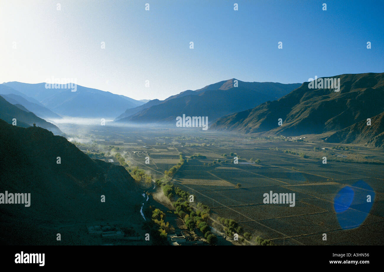 I suoli dell kyi chu valley provincia del Tibet la Cina Foto Stock