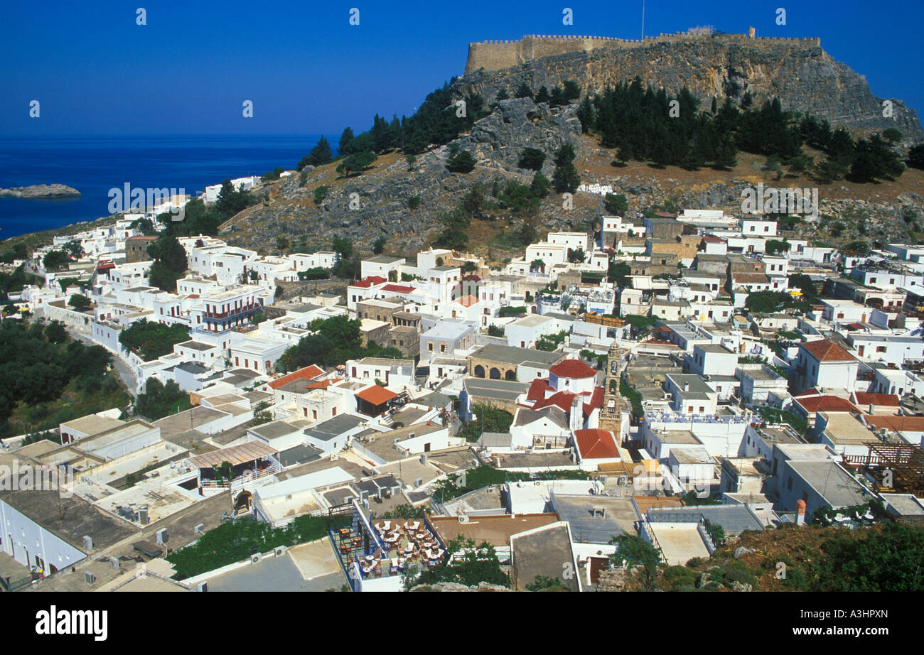 Città e Acropoli di Lindos sul isola greca di Rodi Foto Stock