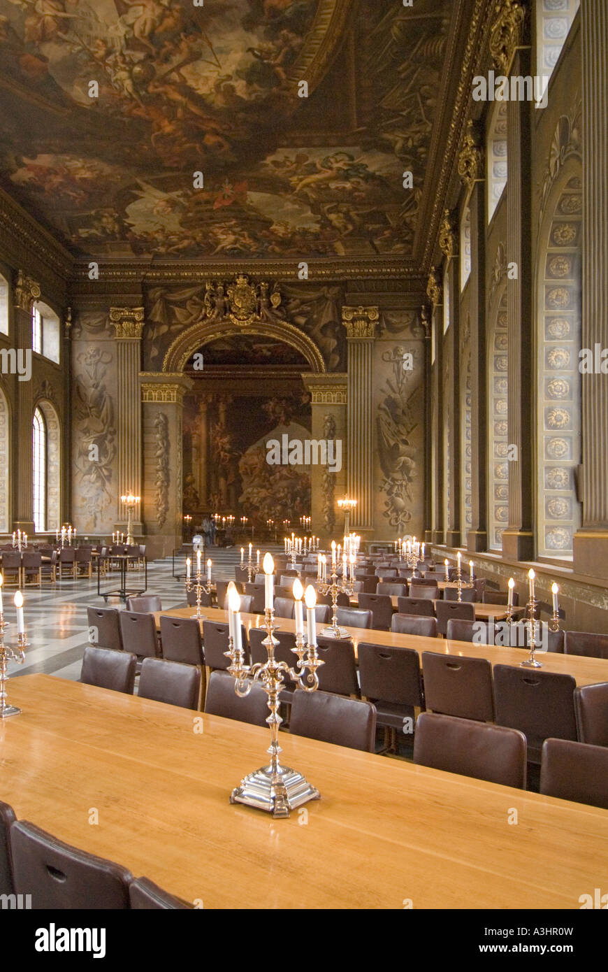 Old Royal Naval College di Greenwich UK sala dipinta sala banchetti illustrazione con tavoli e sedie dove Signore Nelsons corpo prevista nello stato dopo Trafalgar Foto Stock