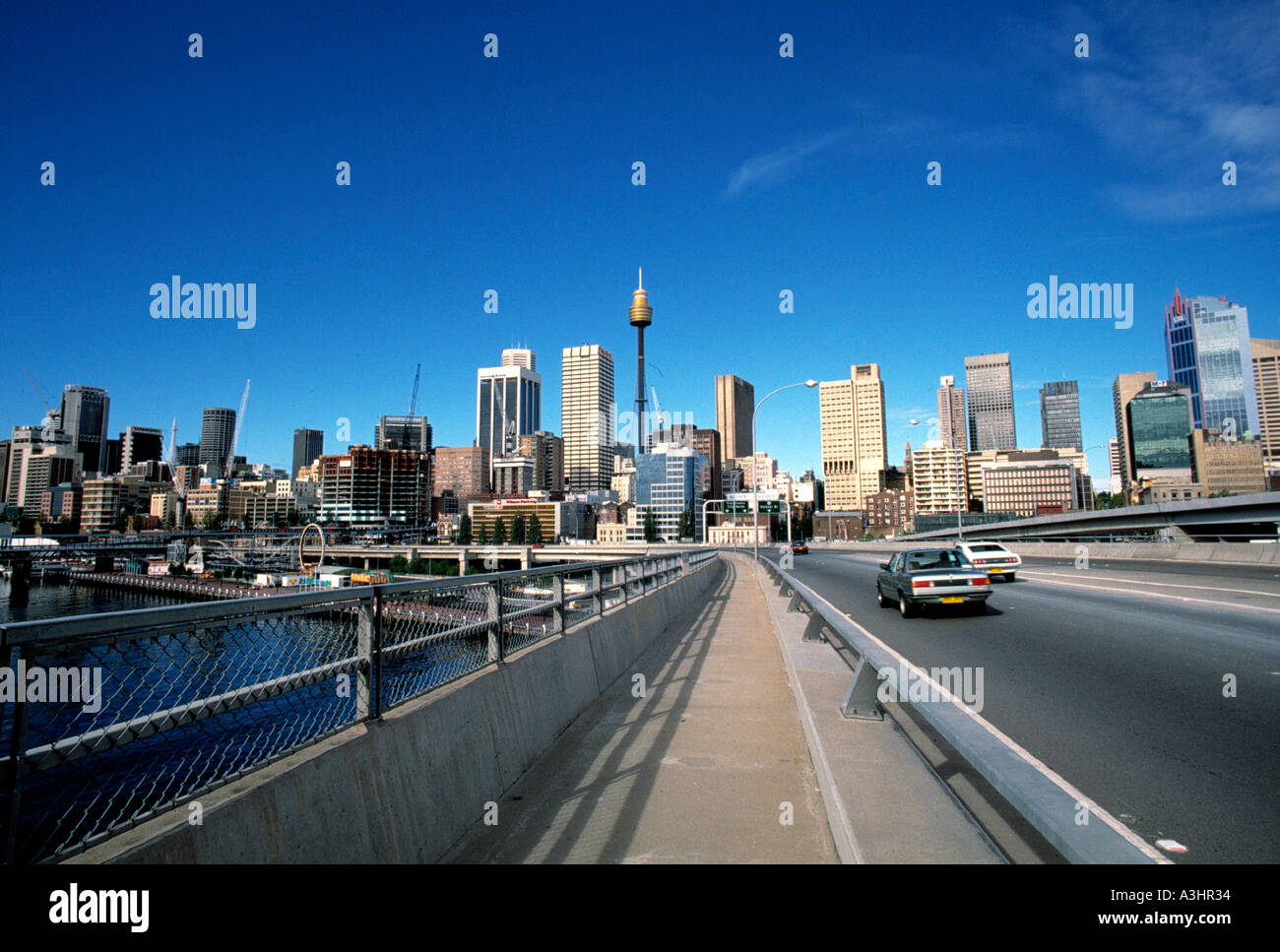 Pyrmont bridge e il porto di Darling skyline città di Sidney in Australia Foto Stock