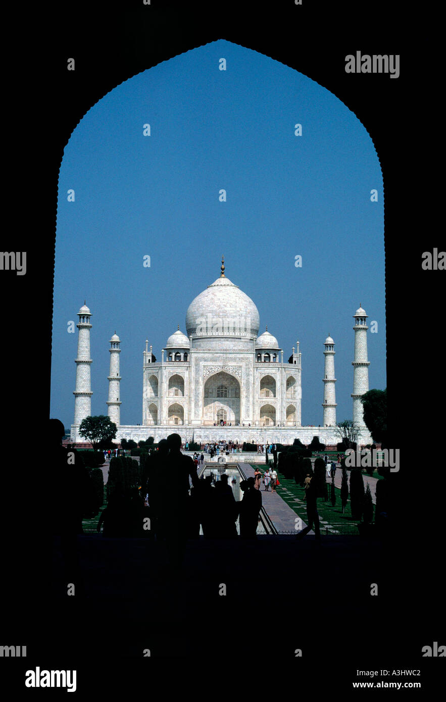 Mausoleo Taj Mahal vicino alla città di Agra stato di Uttar Pradesh, India Foto Stock