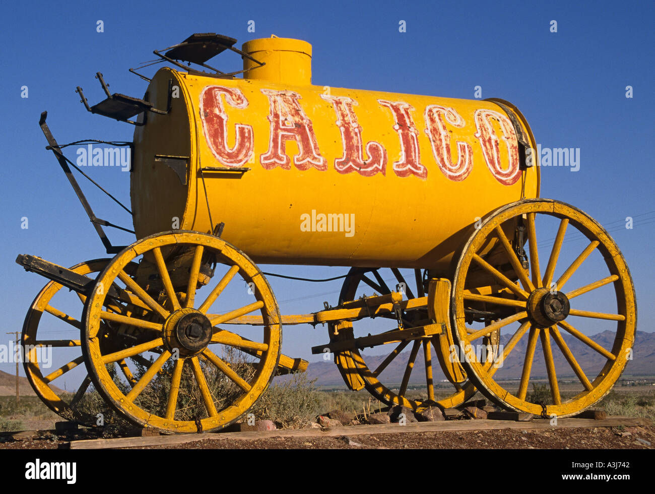 California Deserto Mojave Calico Ghost Town acqua segno del carro Foto Stock