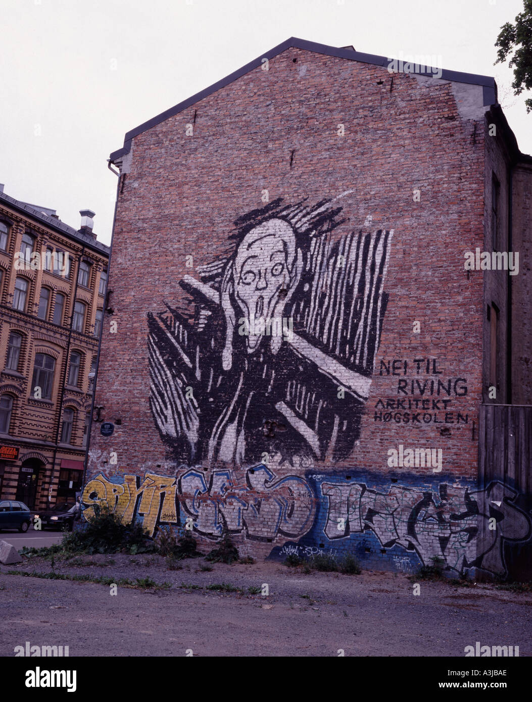 Sito di Munchs la casa con un murale di urlare dipinto sul muro Oslo Norvegia Foto Stock