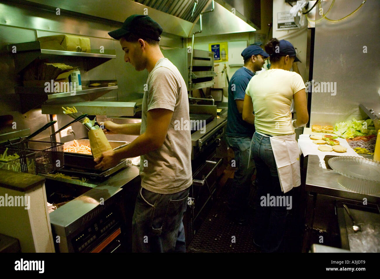Vista dentro il Burger comune ristorante al Parker Meridien Hotel in New York City USA Gennaio 2006 Foto Stock