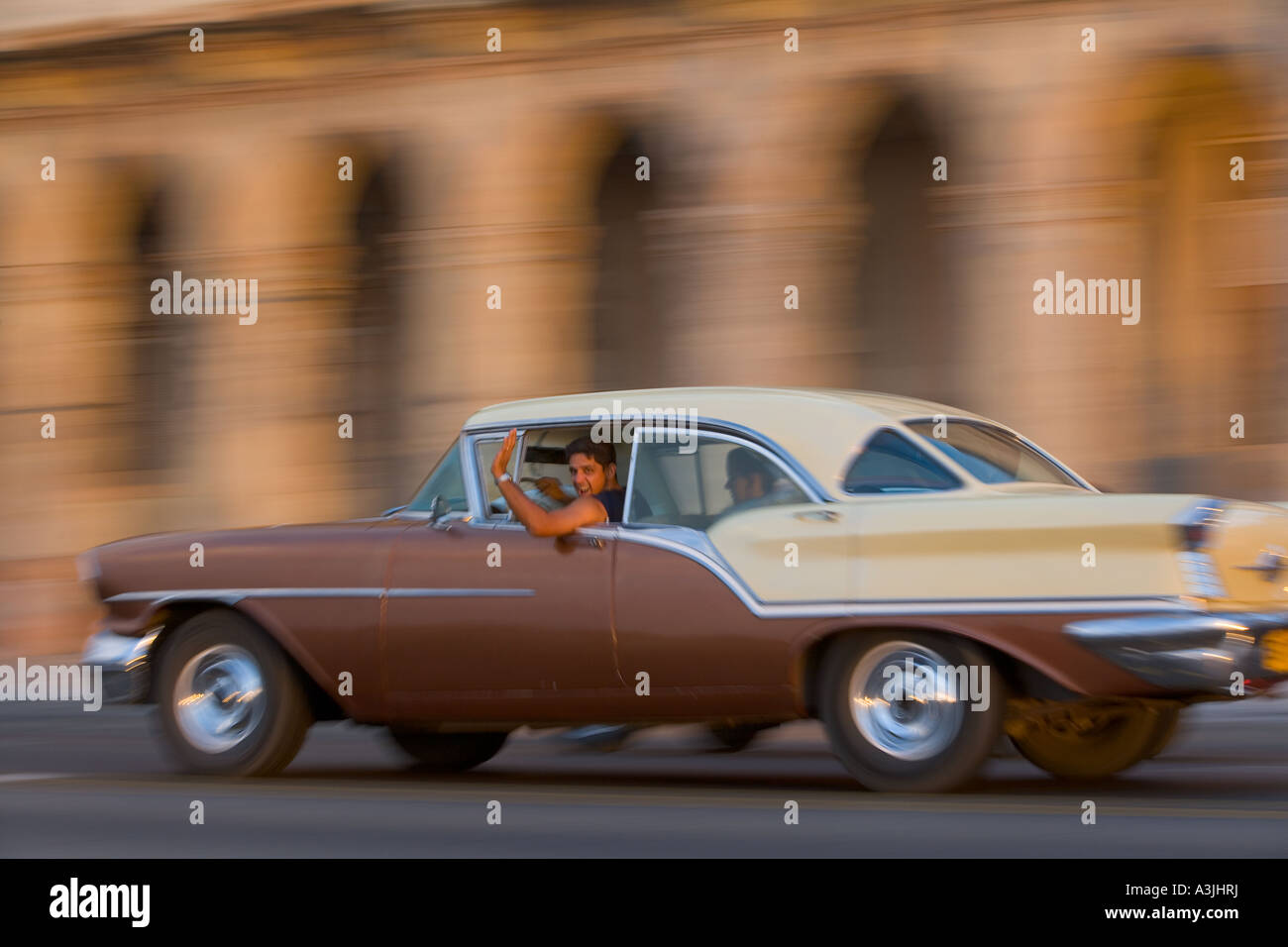 1950 s vettura americana, Malecon fronte mare, Havana, Cuba Foto Stock