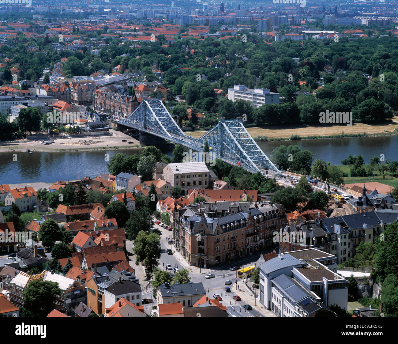 Elbebruecke Blaues Wunder in Dresden mit den Stadtteilen Loschwitz Blasewitz und Foto Stock