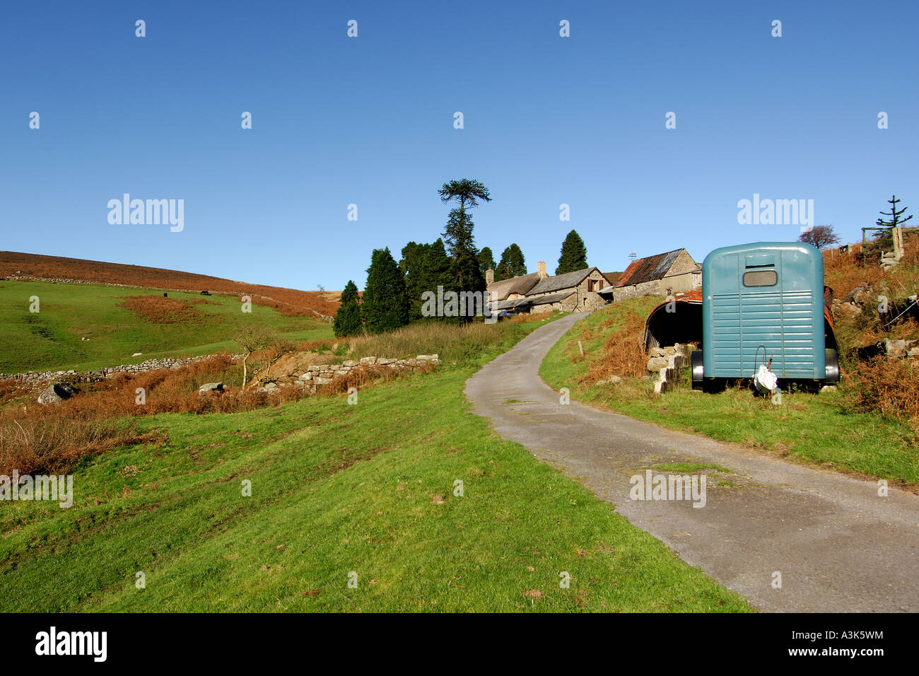 Ingresso di una vecchia fattoria tradizionale su Dartmoor Foto Stock