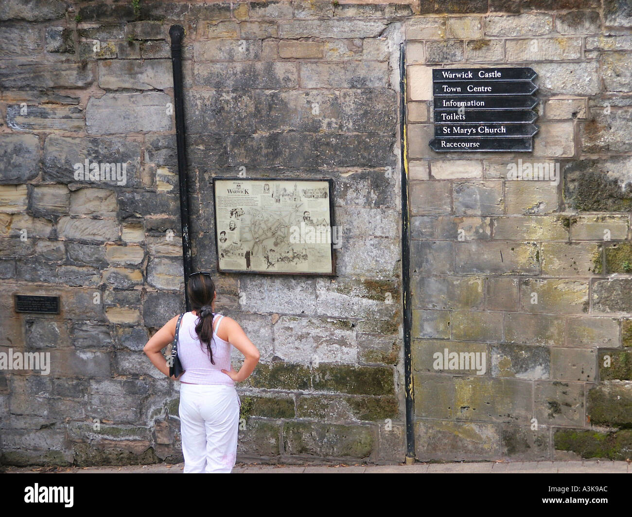 Visiter guardando segno Nr Lord Leycester Hospital High Street Warwick Warwickshire Inghilterra Foto Stock
