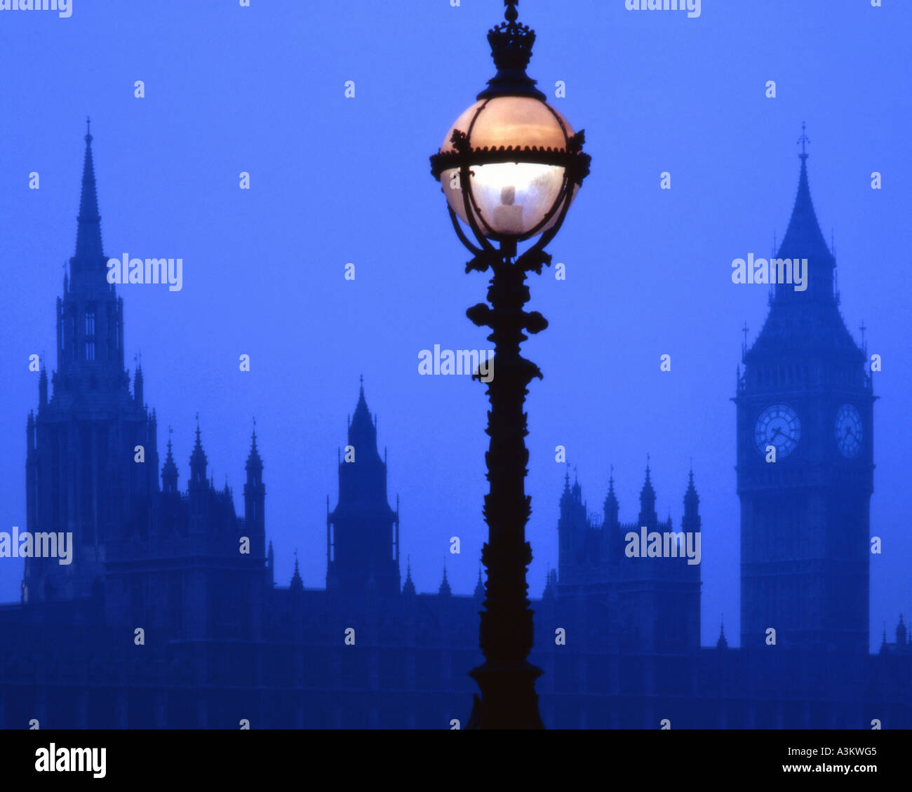 GB - LONDRA: Westminster e il Big Ben di notte Foto Stock