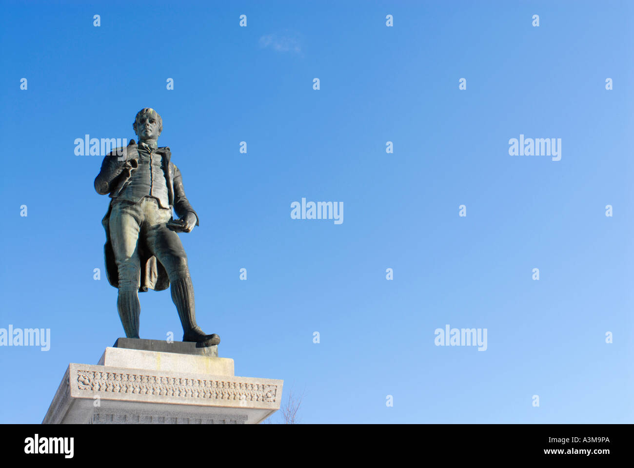 Statua di Robbie Burns insieme contro il cielo in Fredericton New Brunswick Canada sul verde Foto Stock