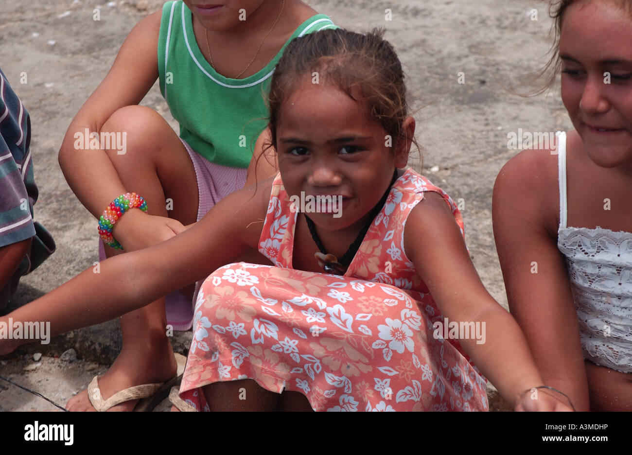 Bambini Polonesian nell isola Mangaravia Foto Stock