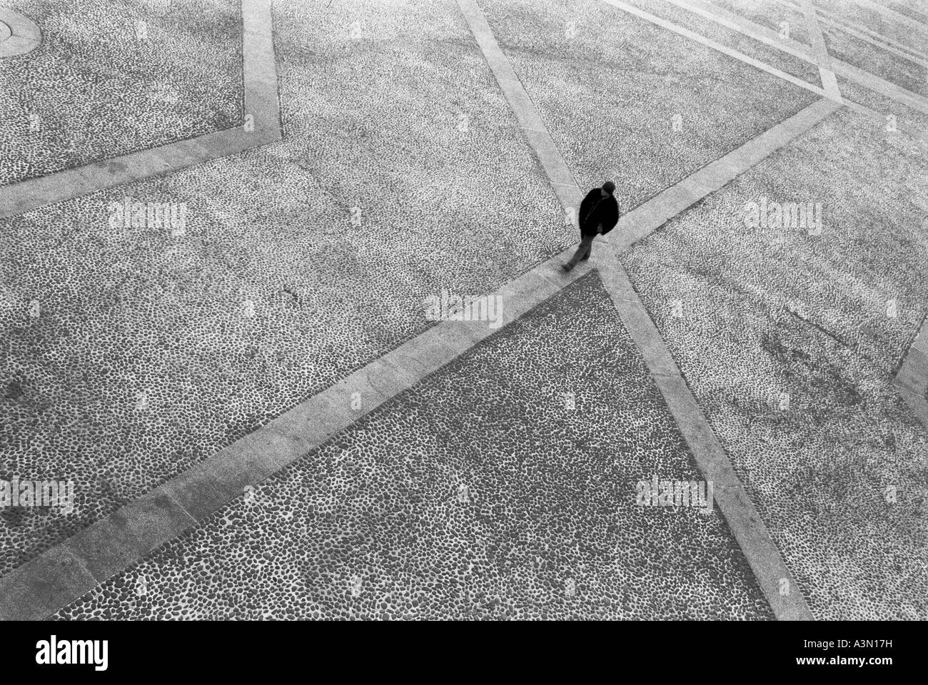 Uomo che cammina Foto Stock