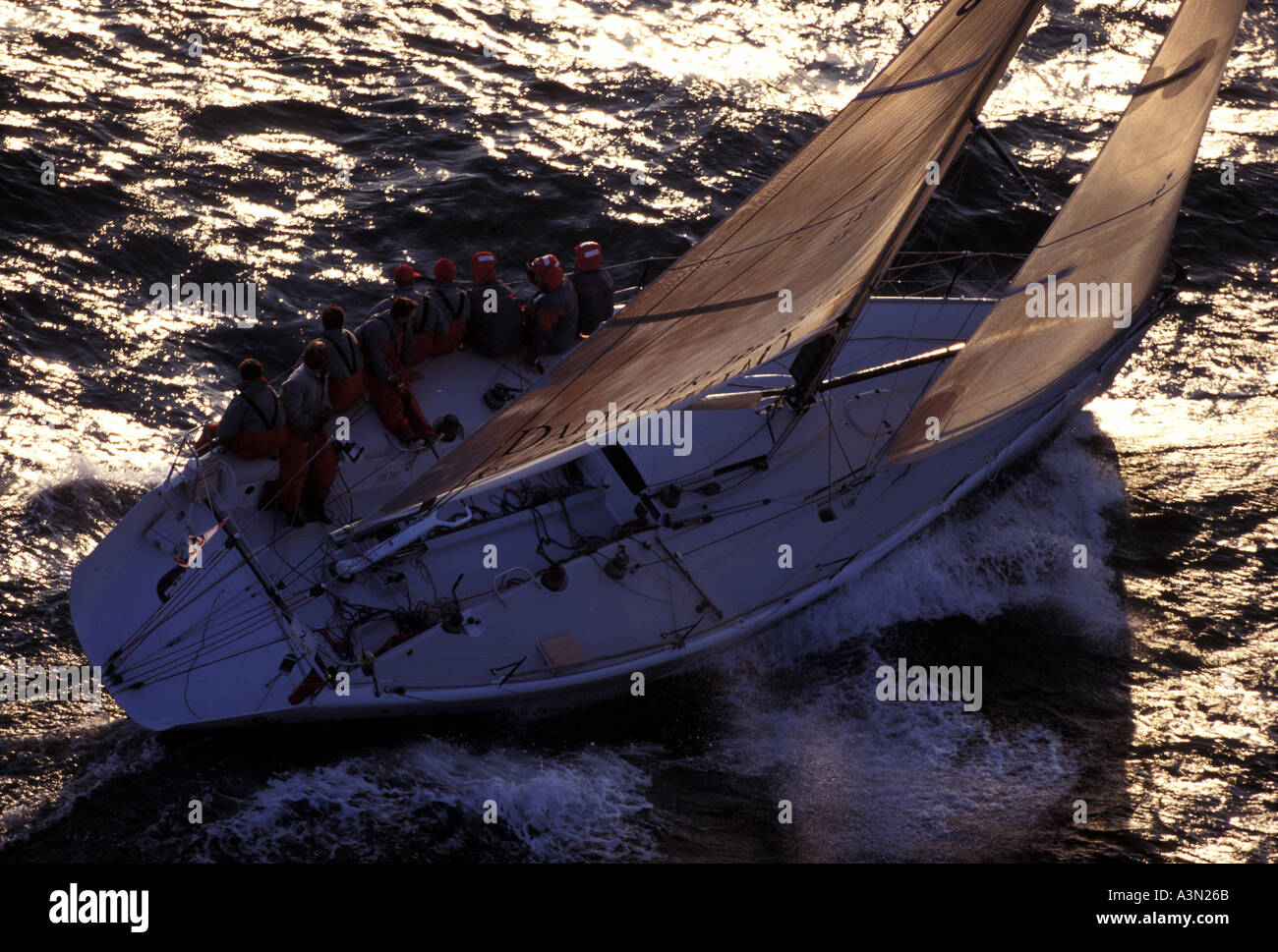 Admirals Cup yacht Anemos durante il famoso offshore Fastnet Rolex race da Cowes in Irlanda e al traguardo di Plymouth, UK. Foto Stock