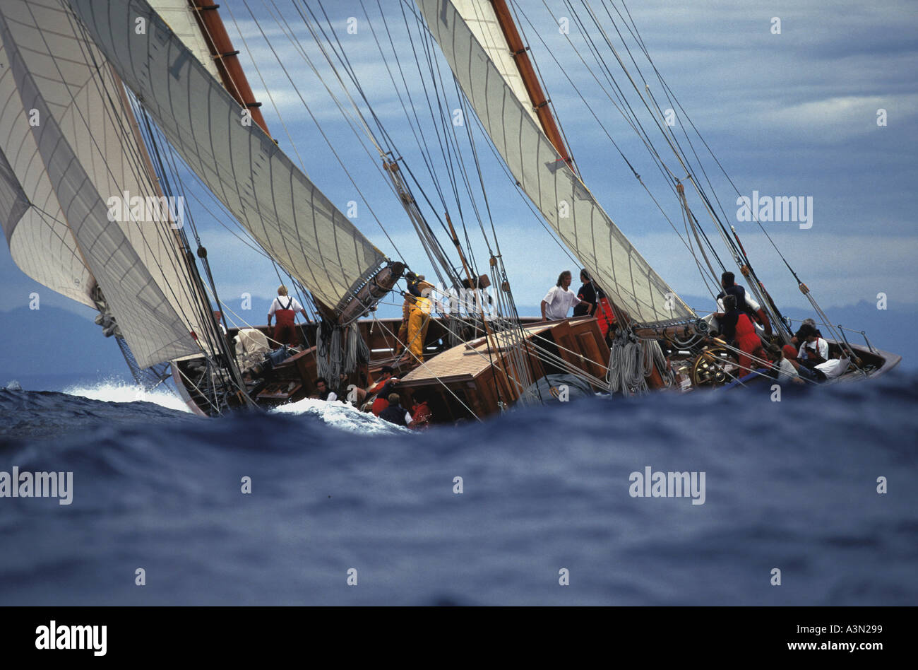 Prada Veteran Boat Rally 1999 Classic dietro un'onda Foto Stock