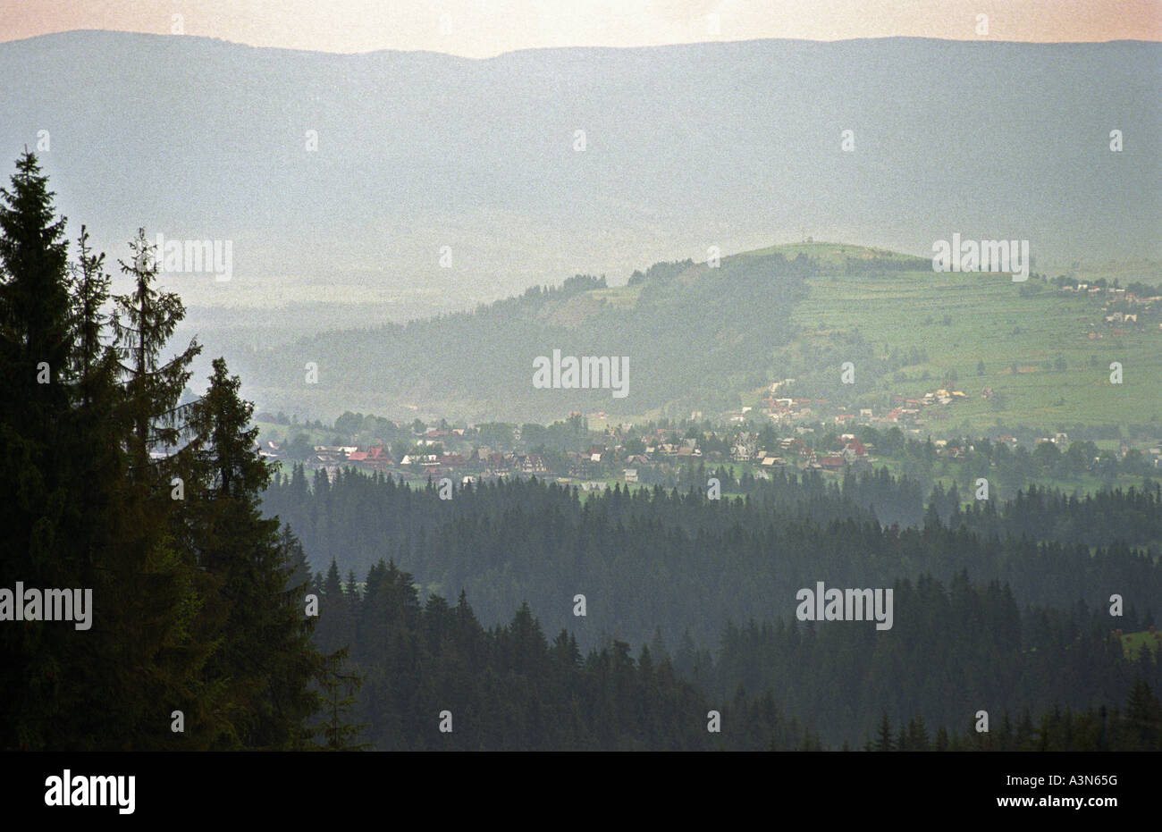 Il paesaggio dei monti Tatra, Bukowina Tatrzanska, Polonia Foto Stock