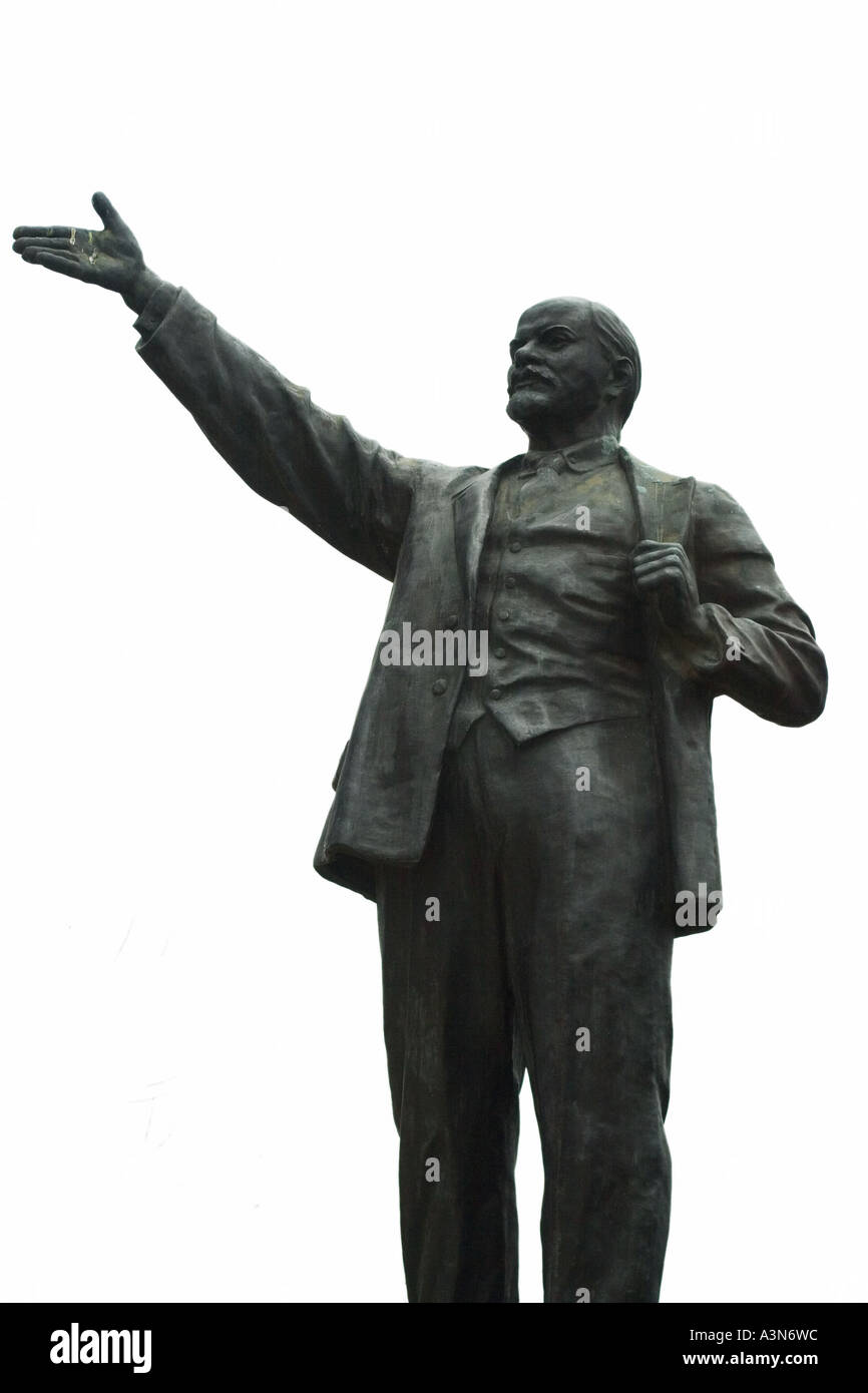 Foto di una statua di Lenin su sfondo bianco Foto Stock