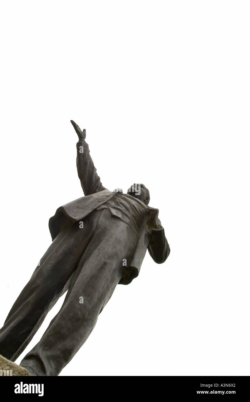 Foto di una statua di Lenin su sfondo bianco Foto Stock