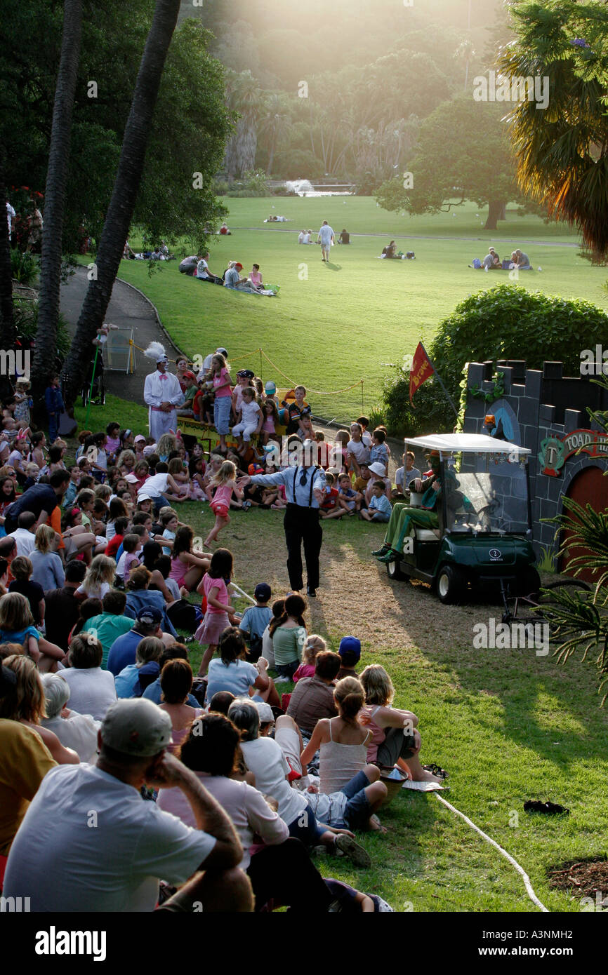 Un gioco all'aperto è eseguita nel Giardino Botanico di Sydney Australia Foto Stock