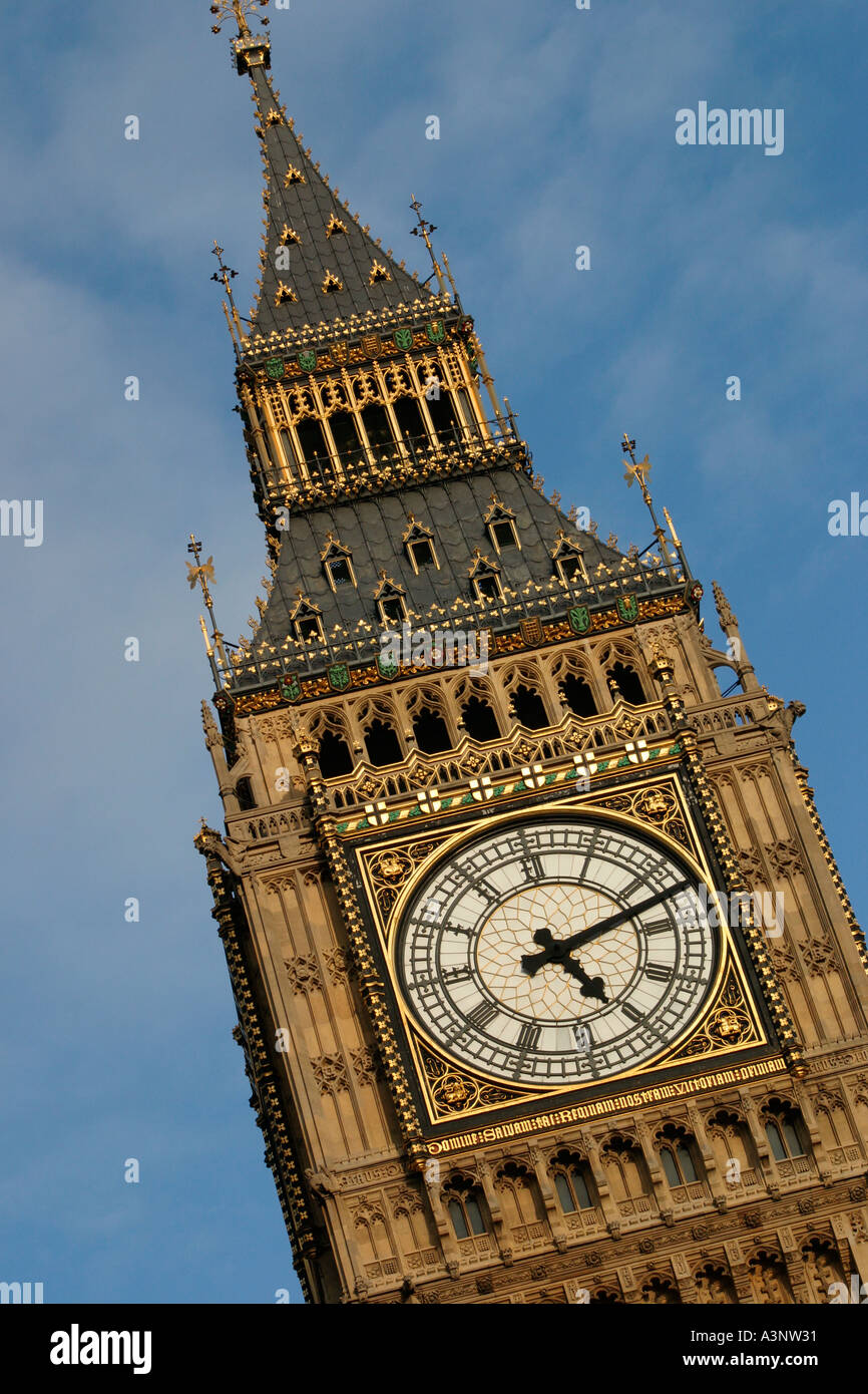 La torre Elisabetta ospita la Grande Campana conosciuta come 'Big ben' e Clock Face Foto Stock