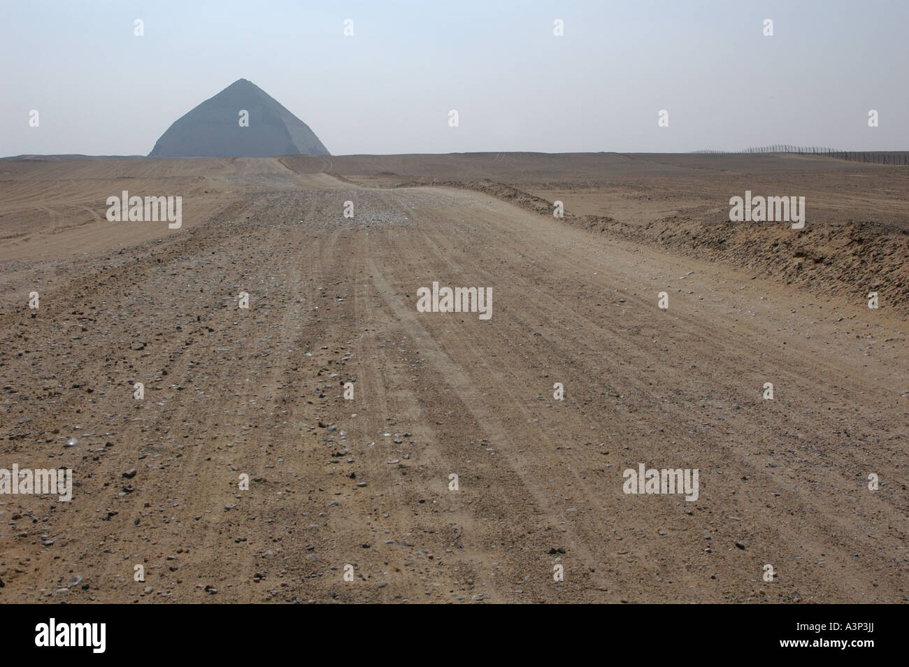 Piegato La piramide di Snofru a Dahshur vicino al Cairo in Egitto. Foto Stock