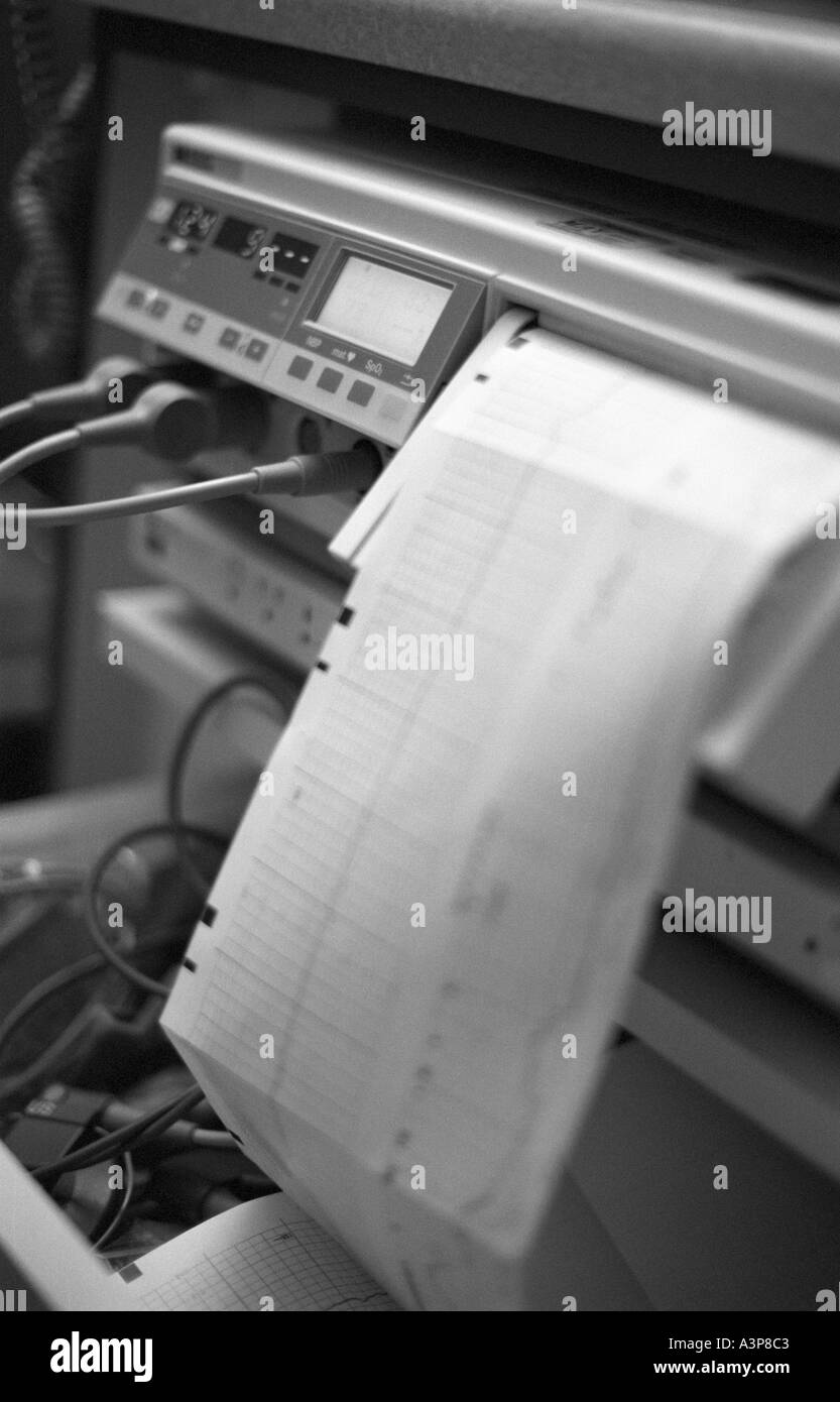 Ospedale monitorare le vie bambinos heartbeat e movimenti Foto Stock