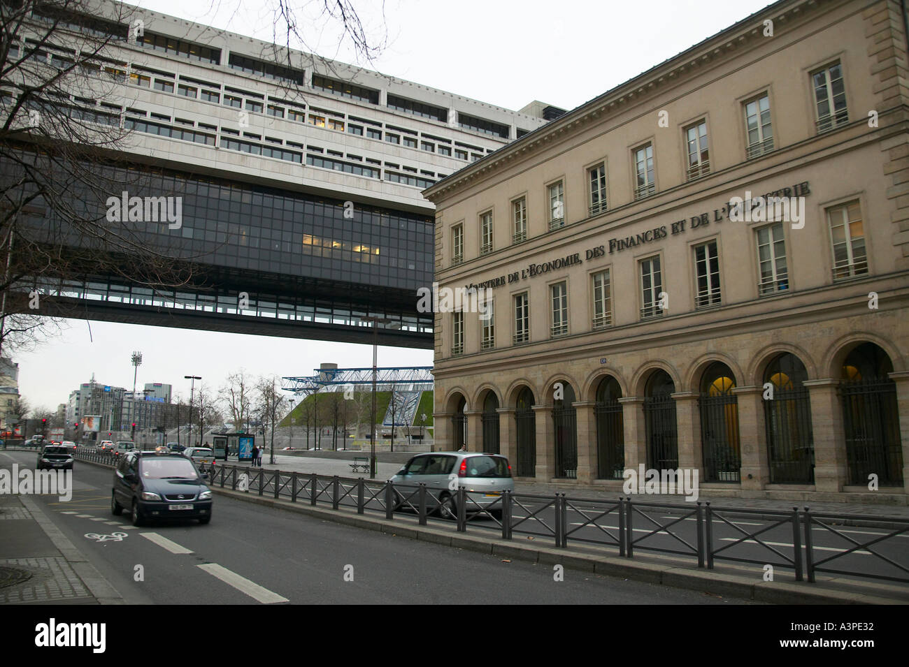 Ministero francese delle finanze e industria edilizia Parigi Francia primavera 2004 Foto Stock
