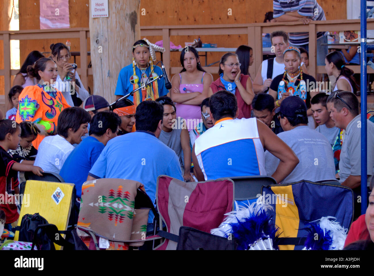 Canada, British Columbia, Kamloops, Kamloopa Pow Wow, cerchio del tamburo, il tamburo tribale della concorrenza Foto Stock