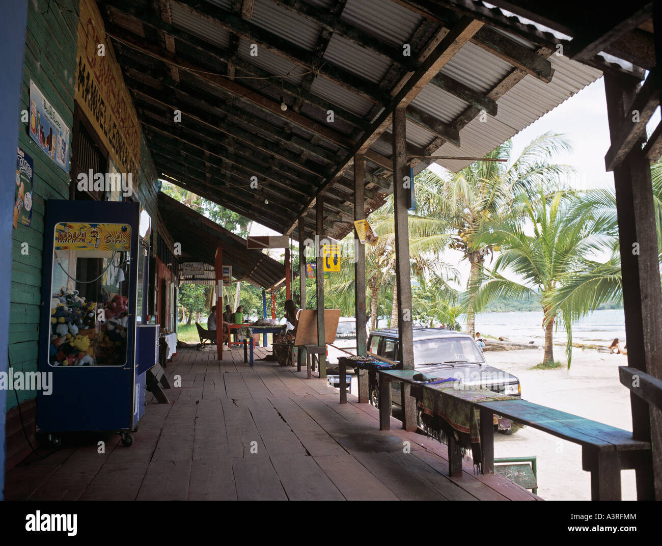 GENERAL STORE CAFE lo scambio di denaro con veranda in legno Puerto Viejo Limon Costa Rica America Centrale Foto Stock