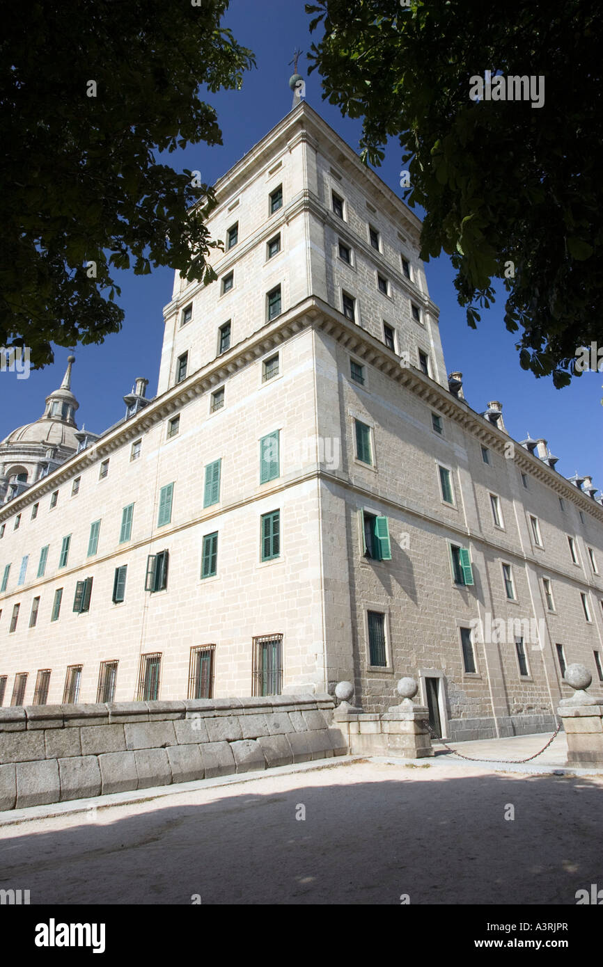 Basso angolo vista di El Escorial Monastero Spagna Foto Stock