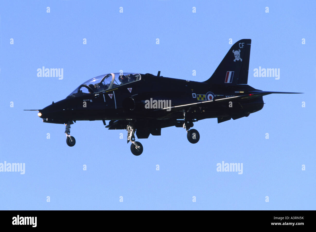 BAe Hawk T1 azionato dalla RAF in atterraggio a Fairford RIAT Foto Stock