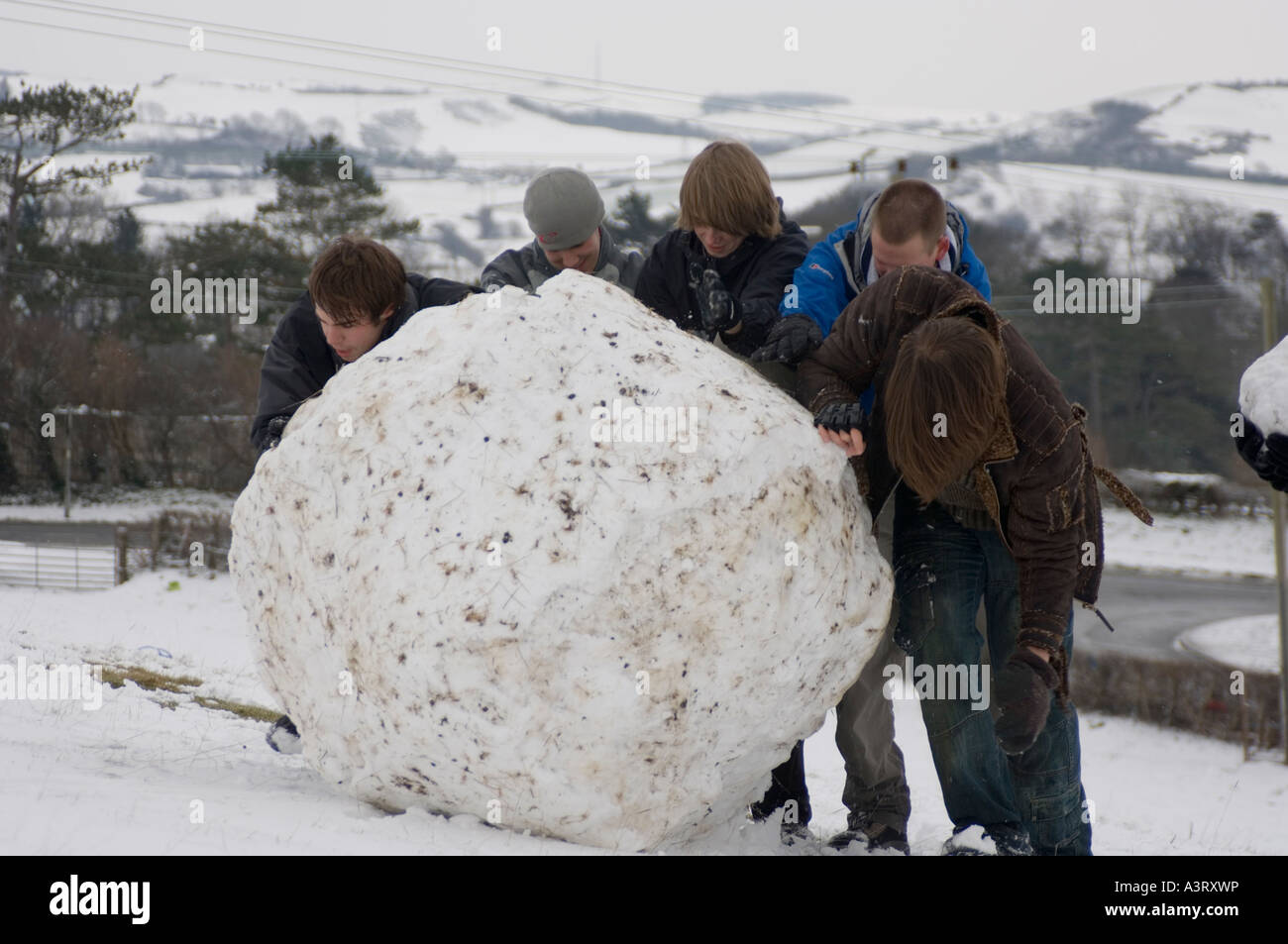 Palla di neve gigante immagini e fotografie stock ad alta risoluzione -  Alamy