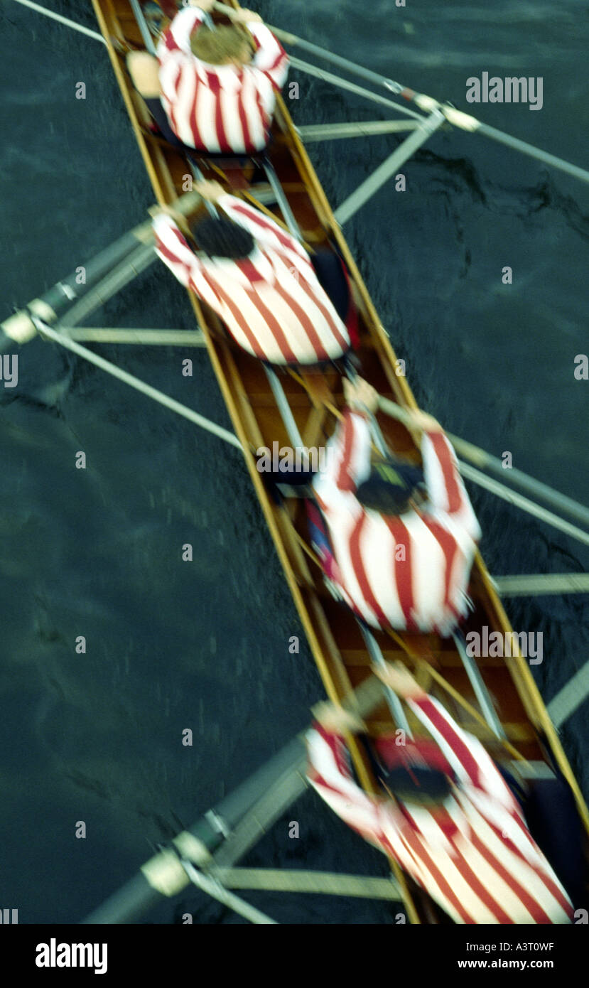 Ritratto di close-up di un vogatore otto in azione durante il teste annuale del fiume gara, Londra Foto Stock