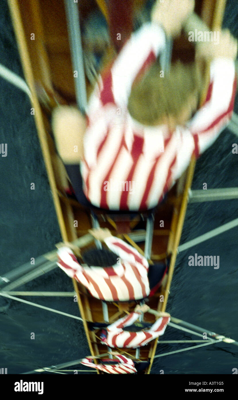 Ritratto di close-up di un vogatore otto in azione durante il teste annuale del fiume gara, Londra Foto Stock