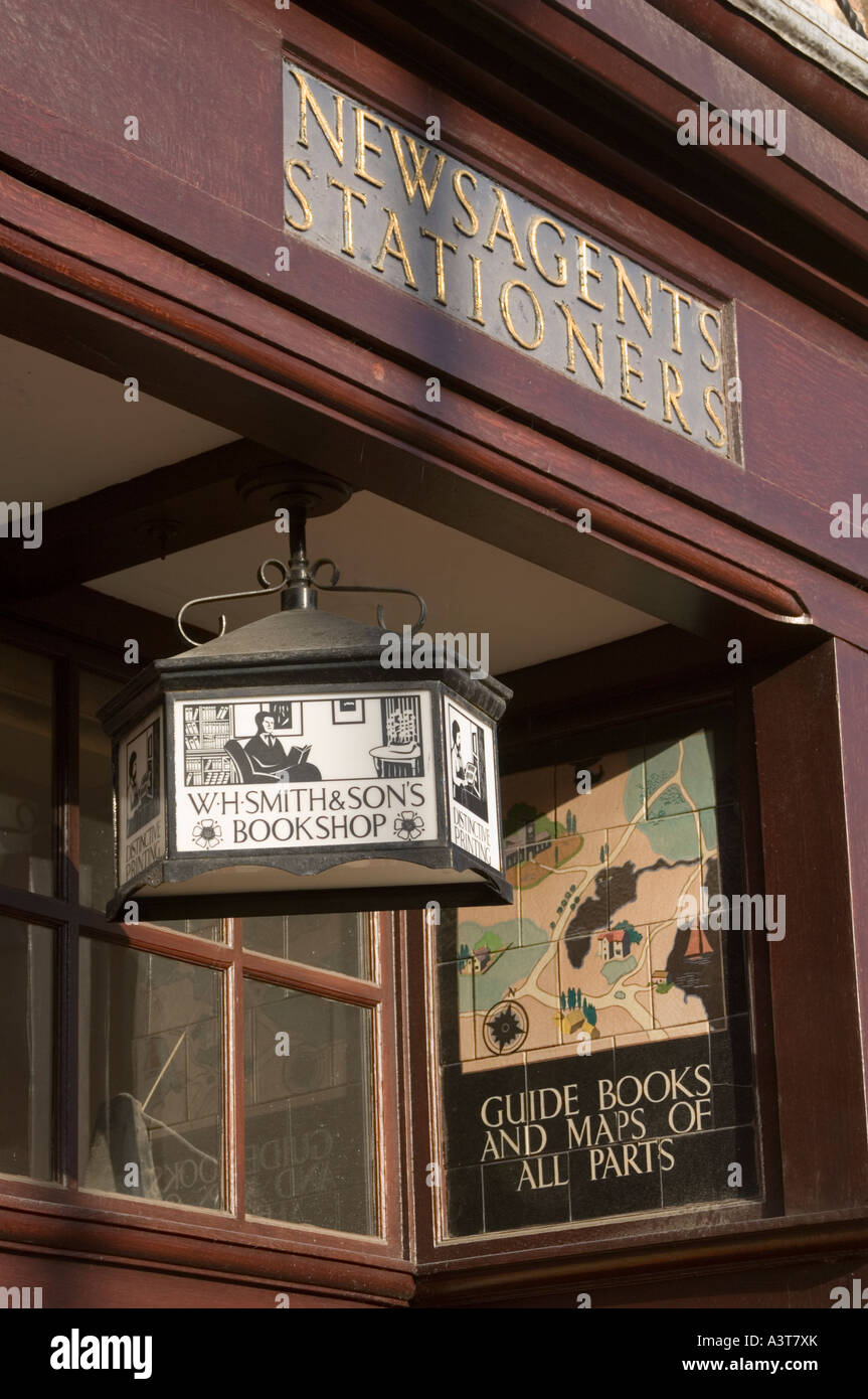 Newtown powys WH Smith shop e museo di W. H. Smith edicole, fondata in città nel 1792, Foto Stock