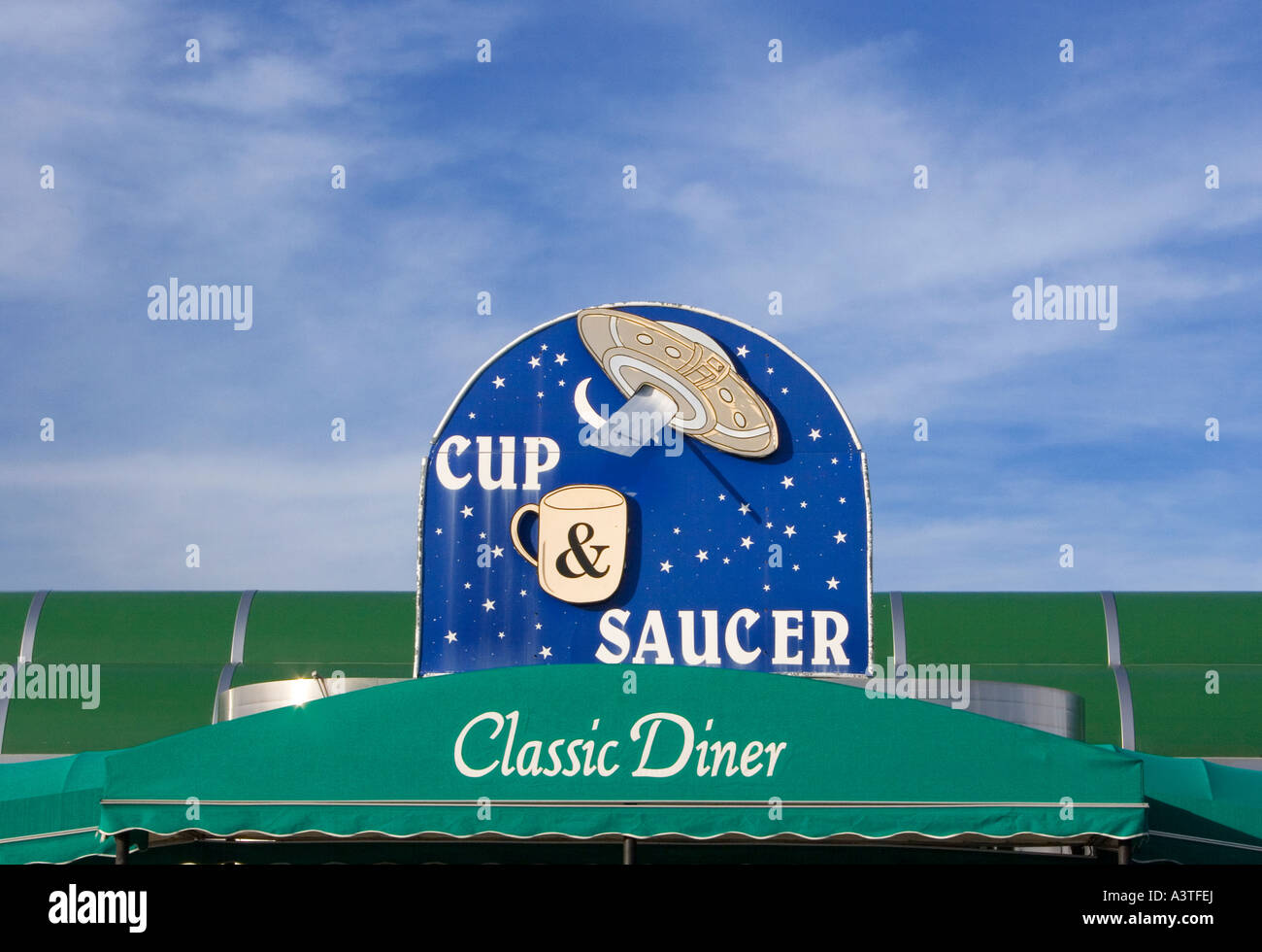 Tazza e piattino Diner situato in Pine Bush New York considerato l'UFO capitale della Costa Est Foto Stock
