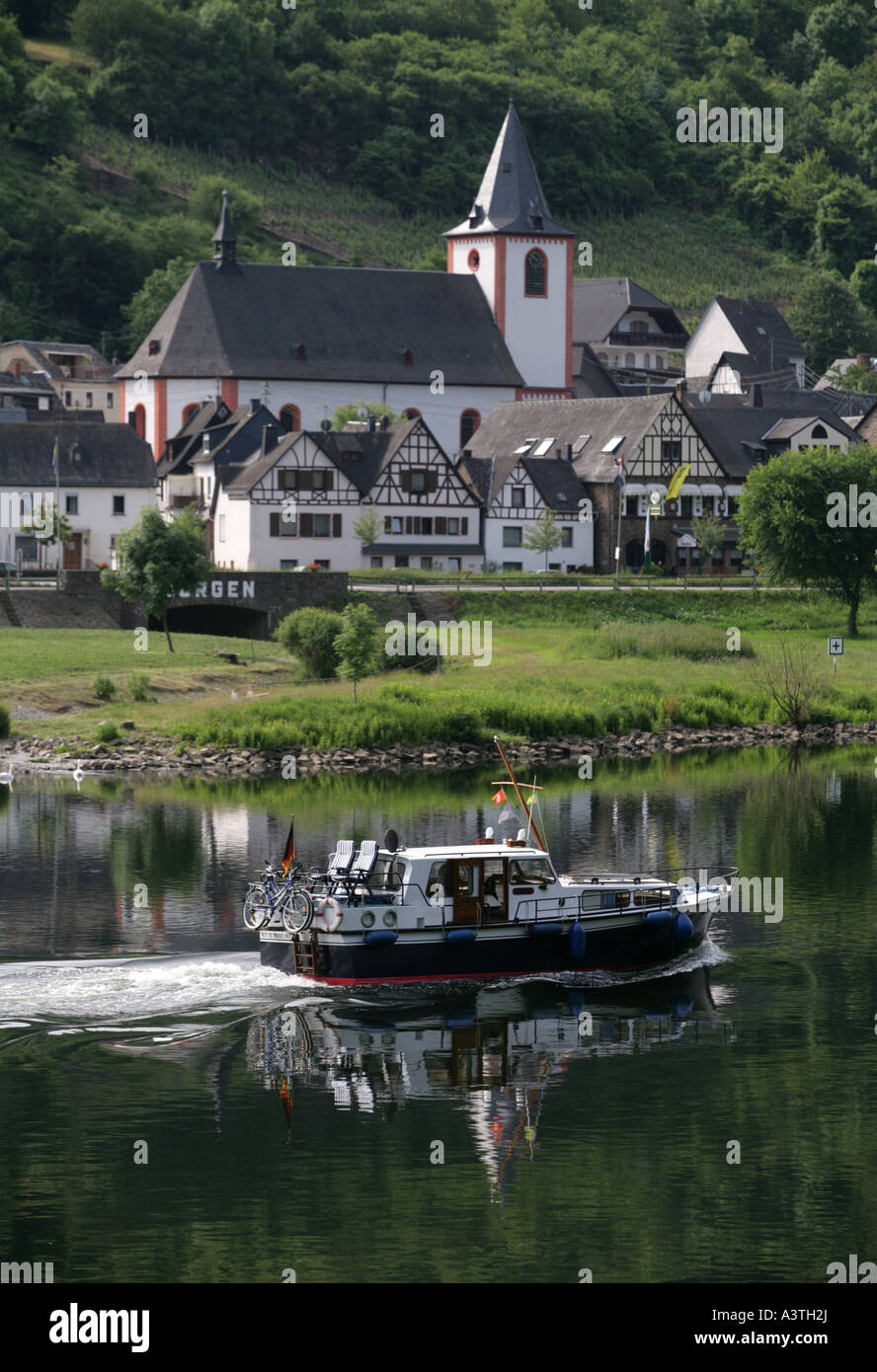 La piccola città Burgen nella Valle della Mosella, Burgen, Rhineland-Palatine, Germania Foto Stock