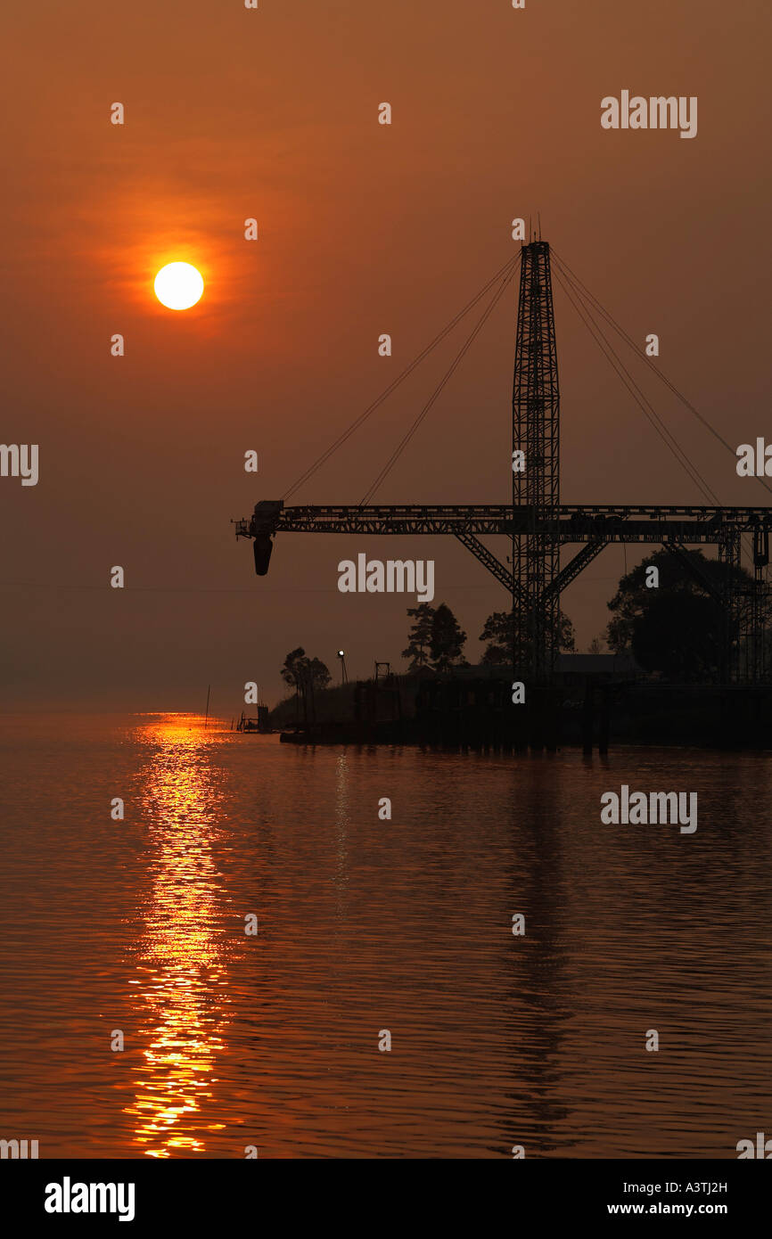 La porta di carico per il carbone presso il fiume Mahakam Sungai, East-Kalimantan, Borneo, Indonesia Foto Stock