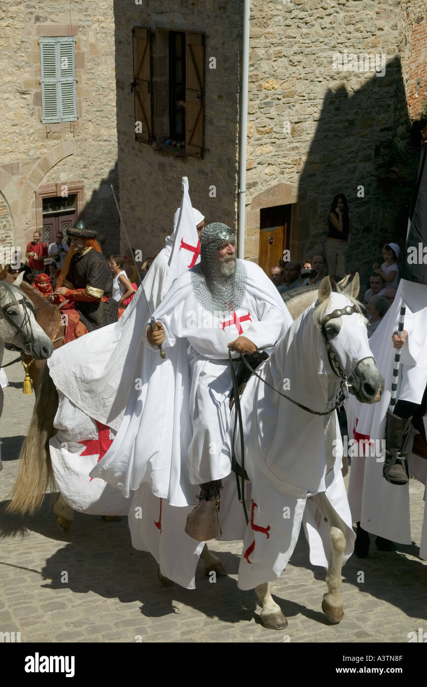 Cavalieri Templari a festa medievale il 14 luglio a Cordes sur Ciel Tarn (81) FRANCIA Foto Stock