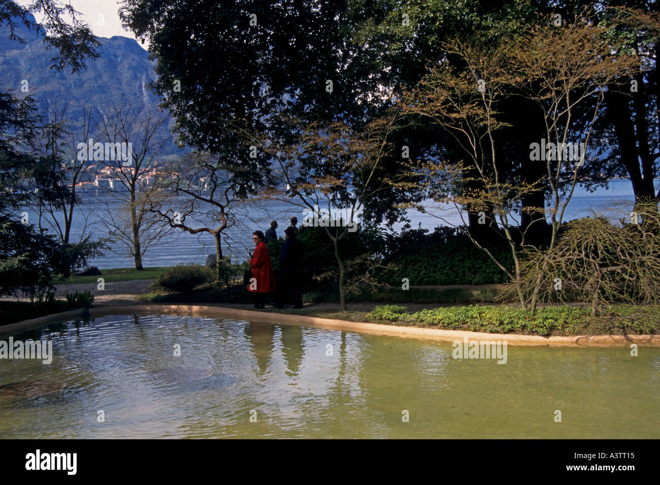 Giardini e STAGNO DI VILLA MELZI A BELLAGIO SUL LAGO DI COMO LOMBARDIA ITALIA Foto Stock