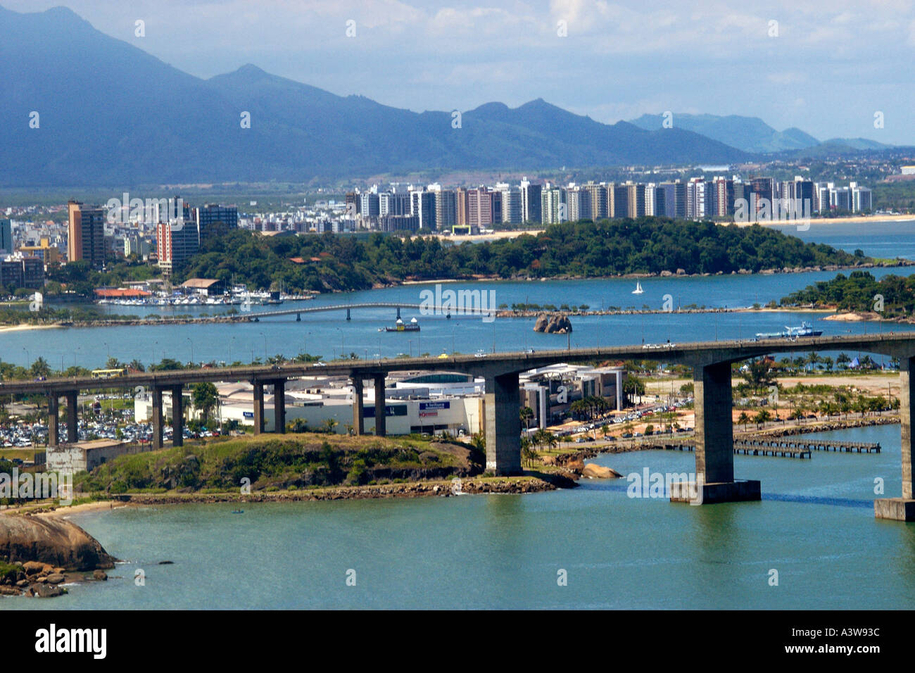 Vista panoramica del terzo ponte di connessione tra Vitoria e Vila Velha Espirito Santo a sud-est del Brasile Foto Stock