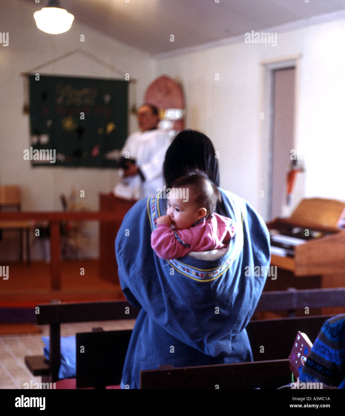 La madre e il bambino nella Chiesa Resolute Bay Nunavut Foto Stock